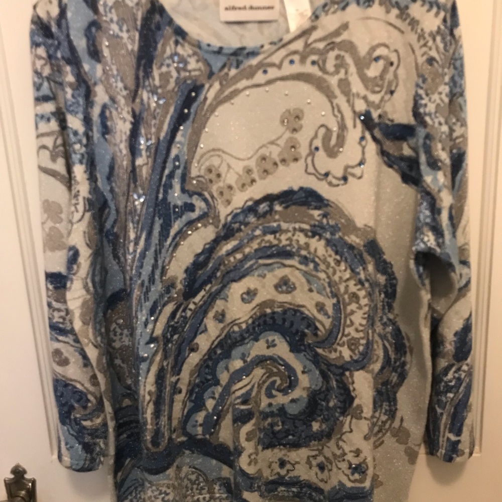 Alfred Dunner sparkles in this dramatic abstract design. NWOT. Size XL